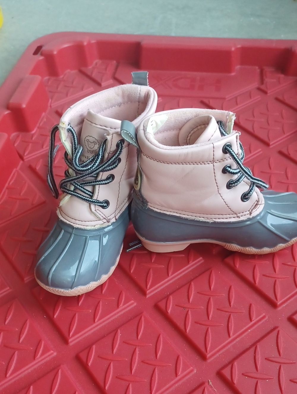 Adrienne Vittadini Pink and Gray Kids Duck Boots